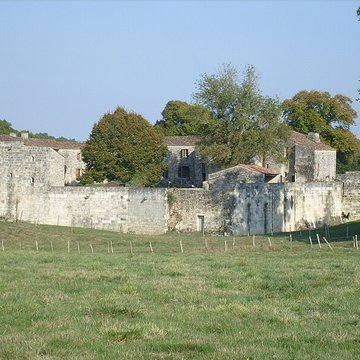 Château de Nieul-les-Saintes