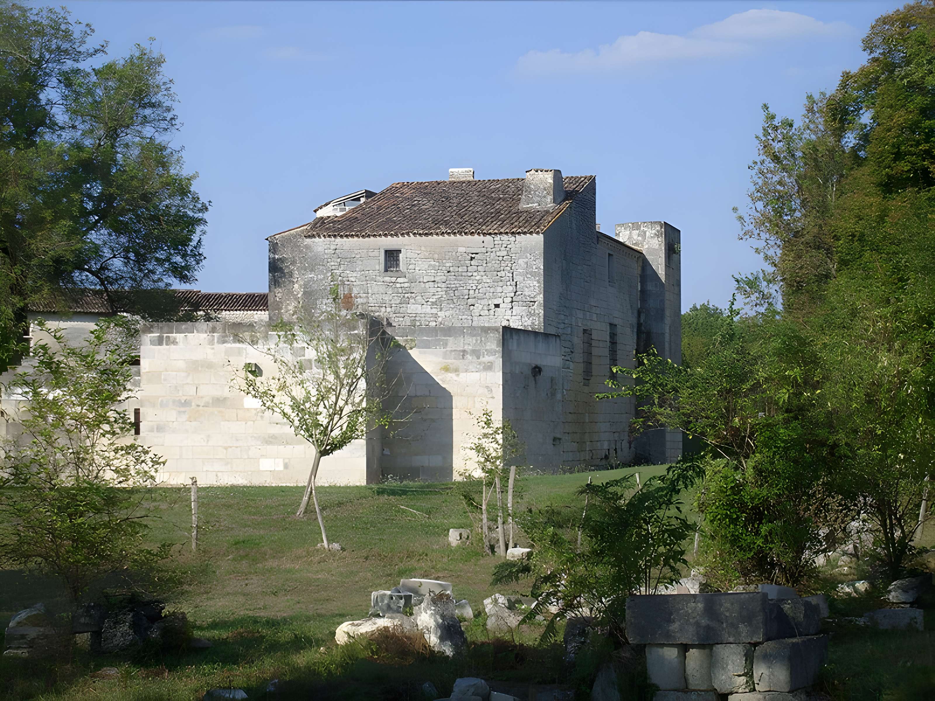 Château de Nieul-les-Saintes