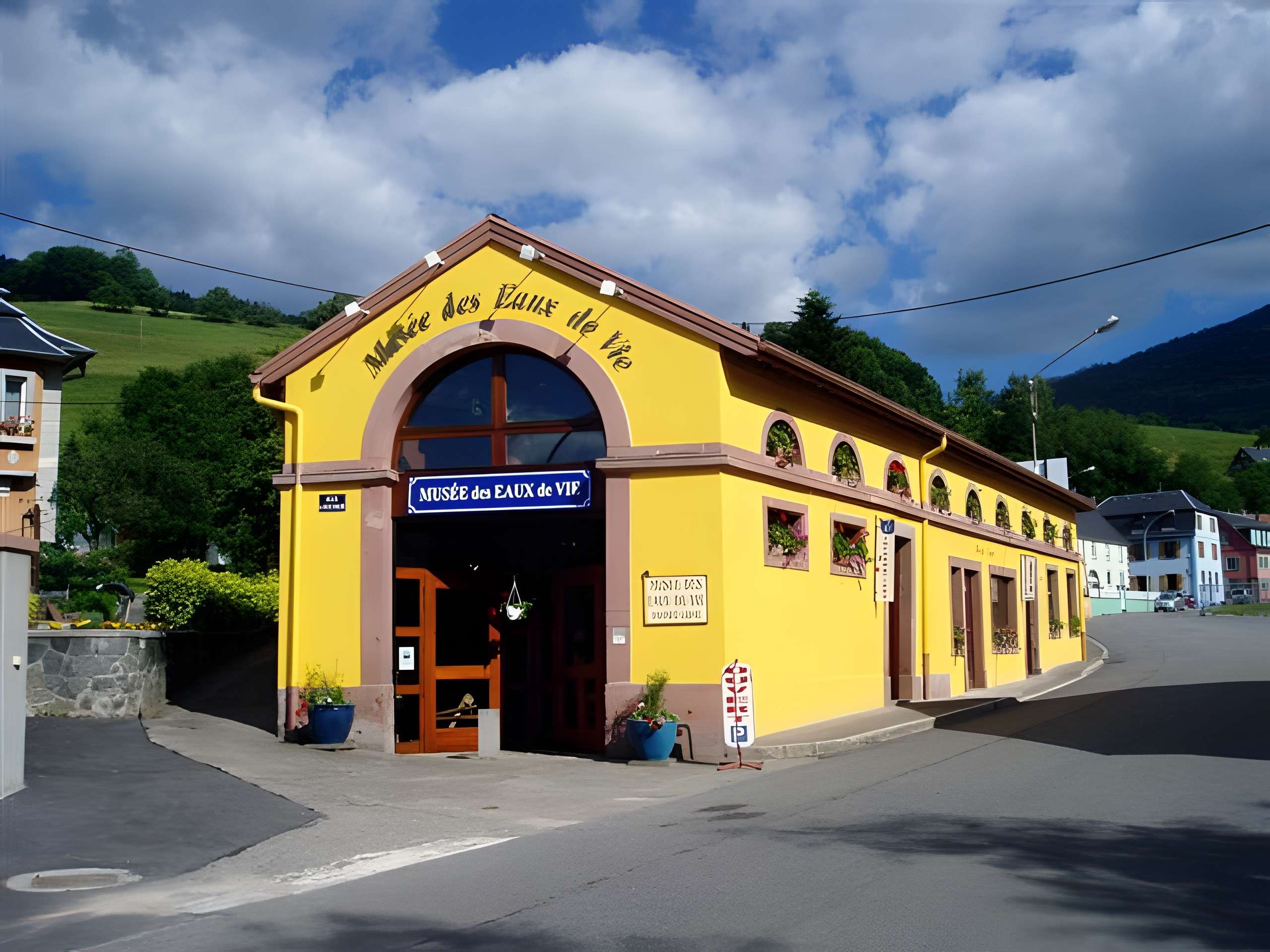 Musée des Eaux de Vie René De Miscault à Lapoutroie extérieur du musée