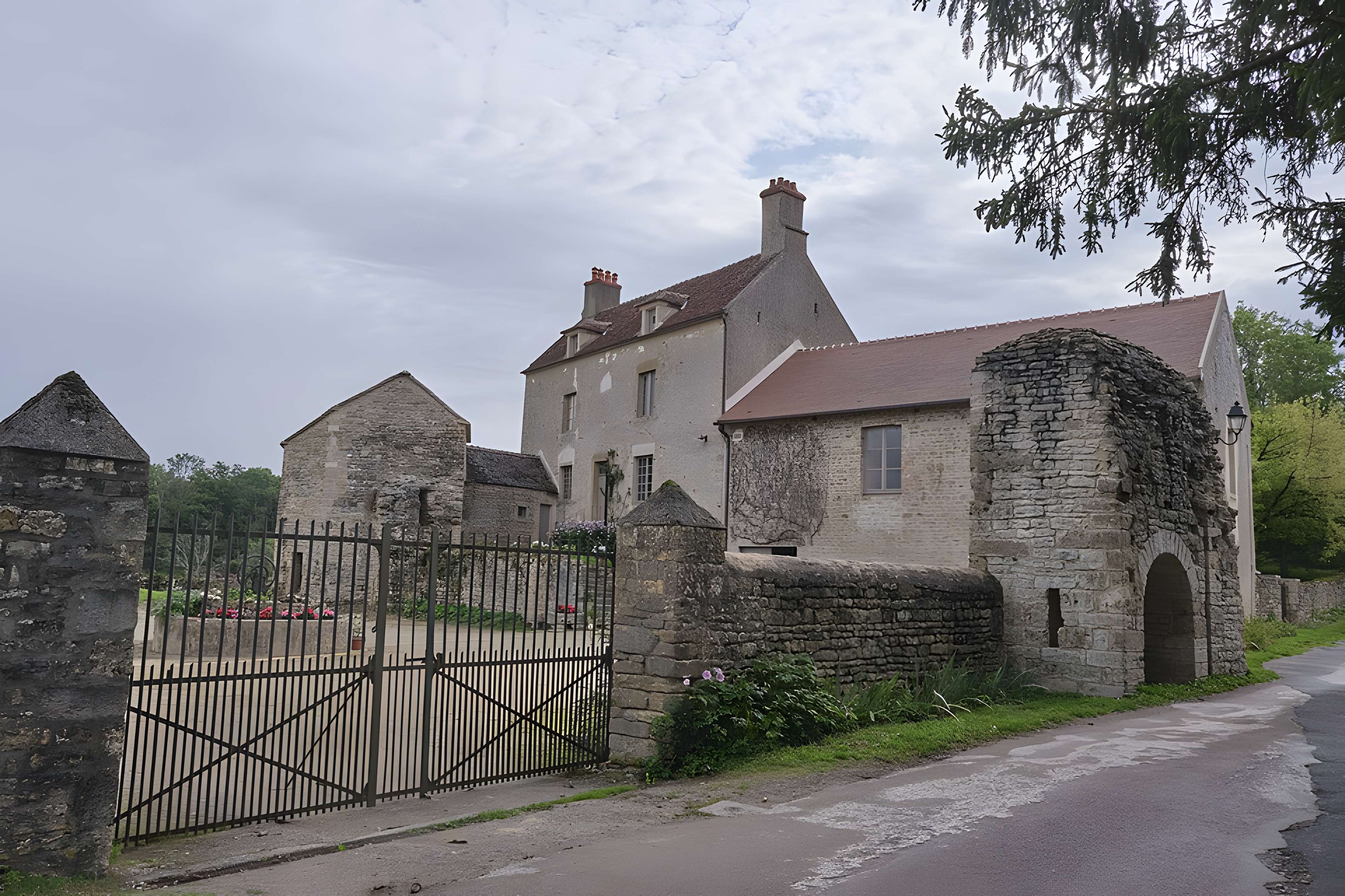 Château de Pierre-Perthuis