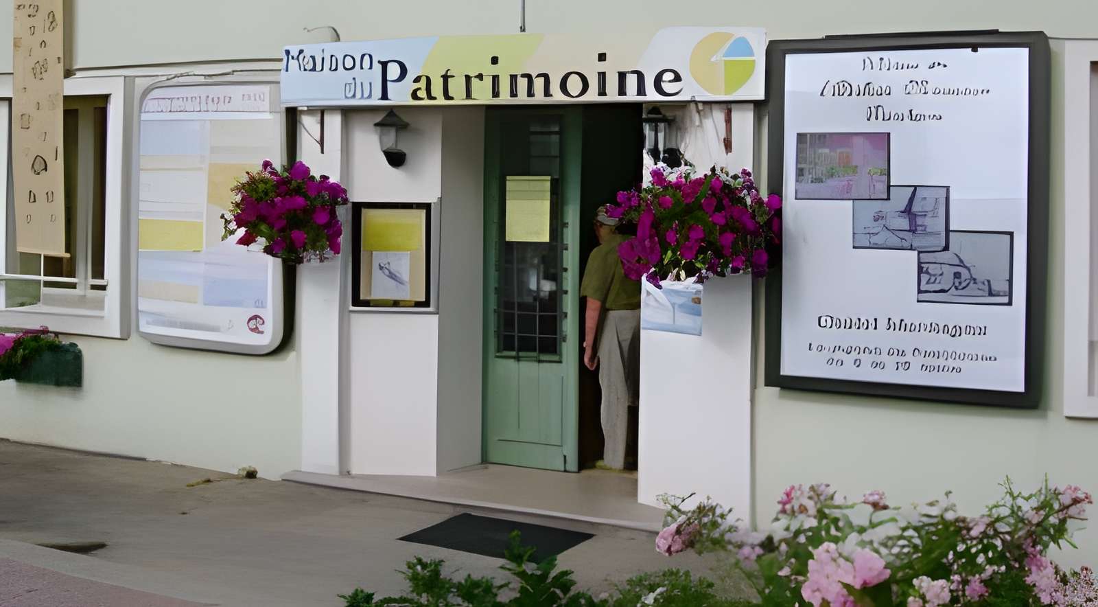 Vitrine de châtel-Montagne (Maison du Patrimoine) entrée