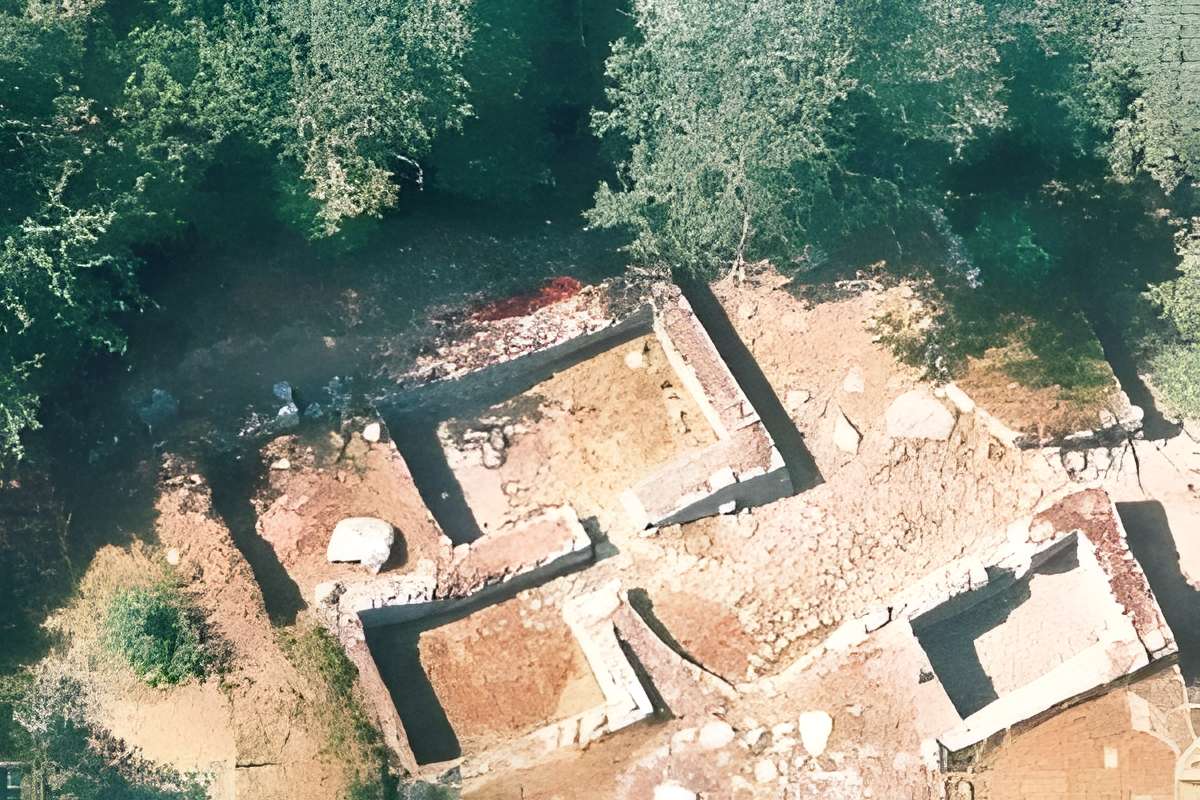 Village médiéval déserté de Montchauvet à Saugues 