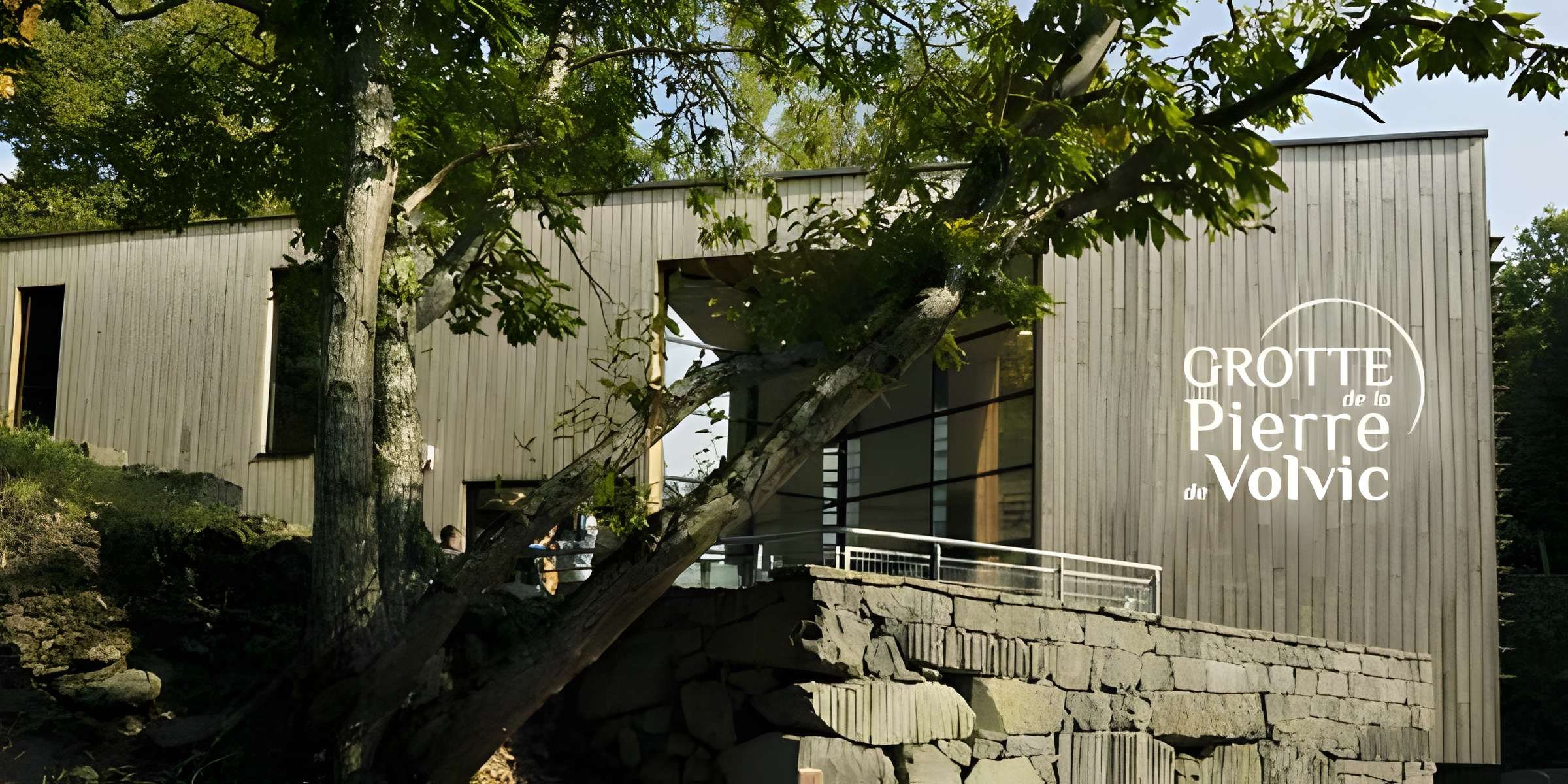 Maison de la Pierre de Volvic (Grotte de la Pierre de Volvic) extérieur