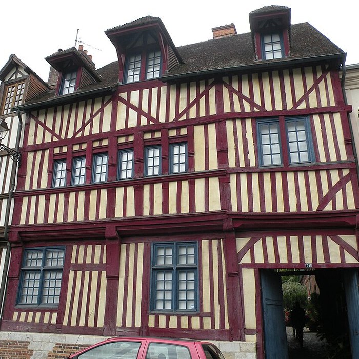 Photo de Musée dart et dhistoire de Lisieux