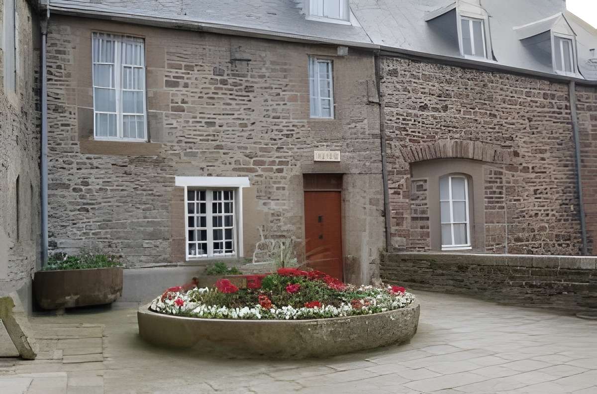 Musée d'art et d'histoire de Granville entrée du musée