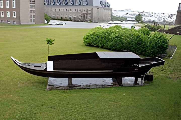 Musée de la Marine à Brest bateau de boat-people vietnamiens 