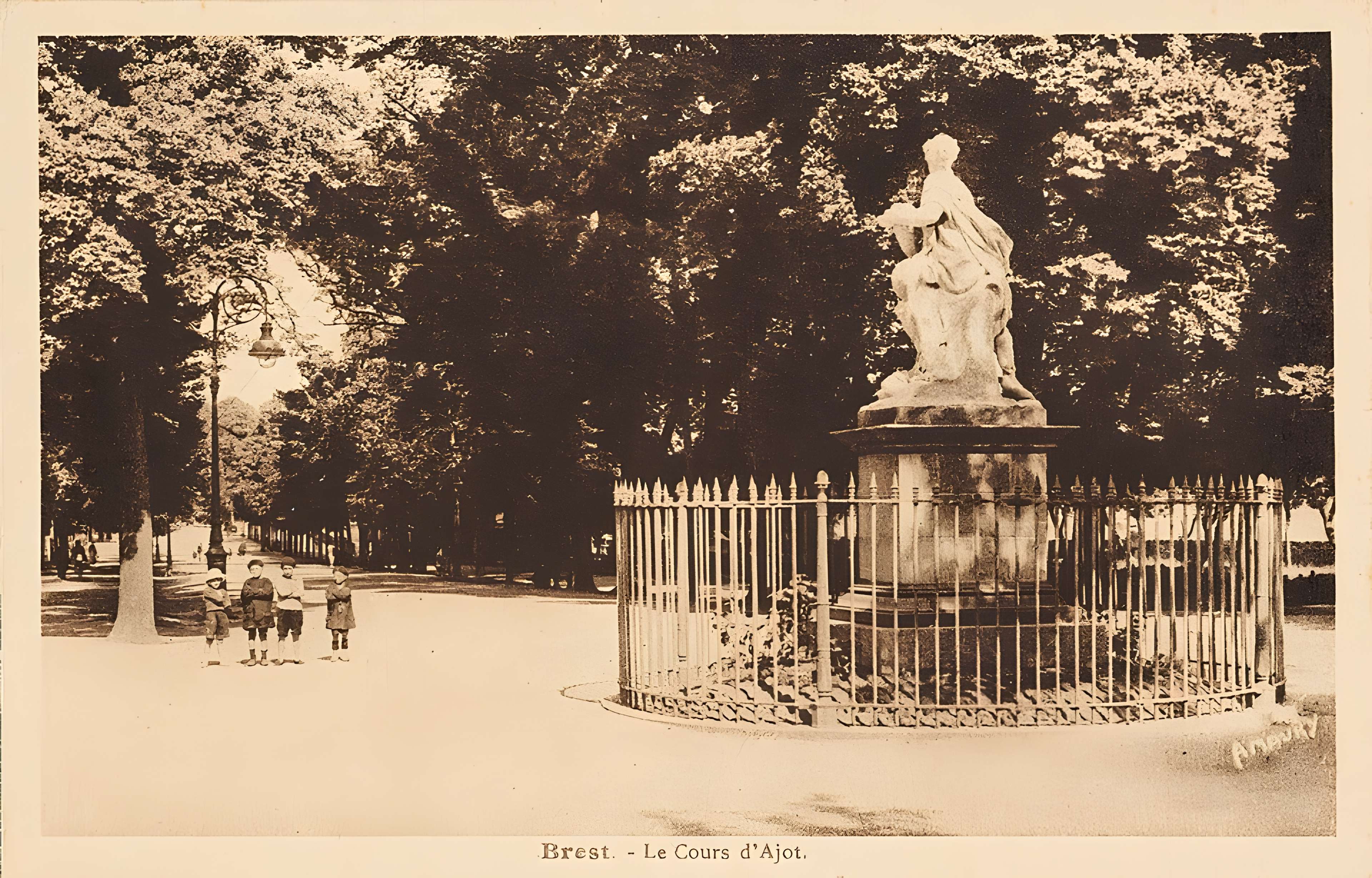 Musée de la carte postale à Baud