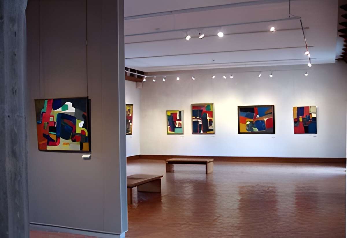 Musée Estève à Bourges l'intérieur du musée