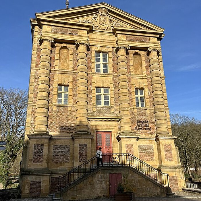 Photo de Vieux moulin, actuellement musées Rimbaud et de lArdenne