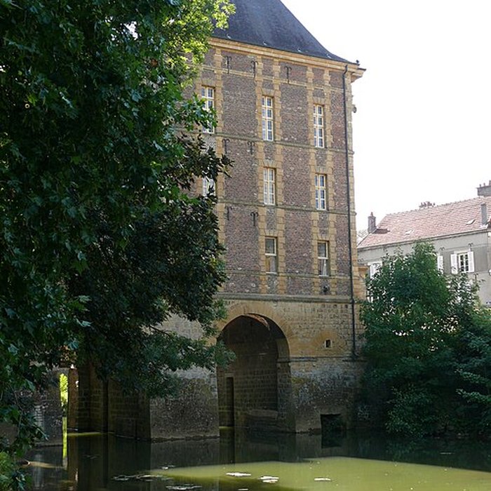 Photo de Vieux moulin, actuellement musées Rimbaud et de lArdenne