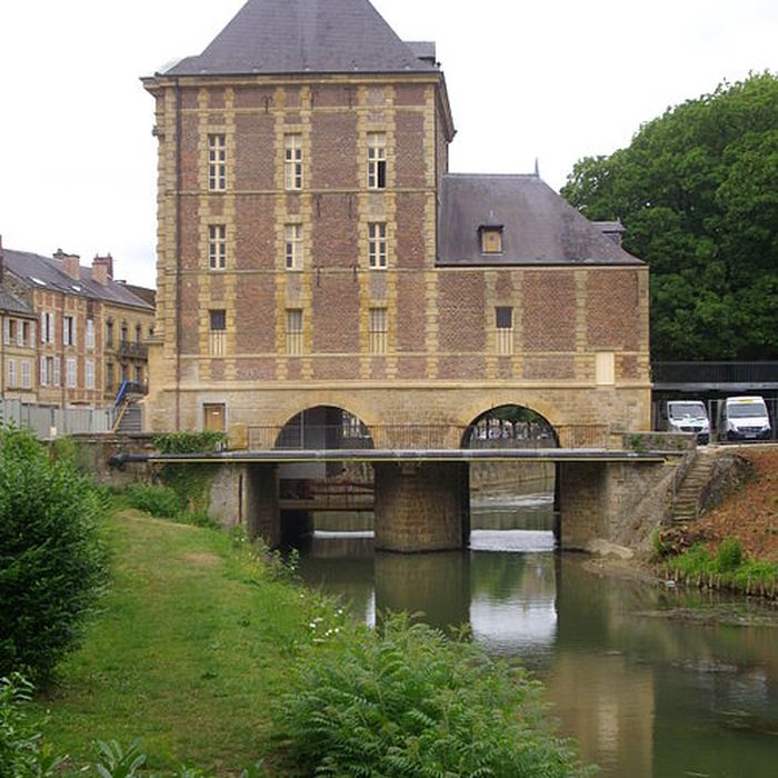 Photo de Vieux moulin, actuellement musées Rimbaud et de lArdenne