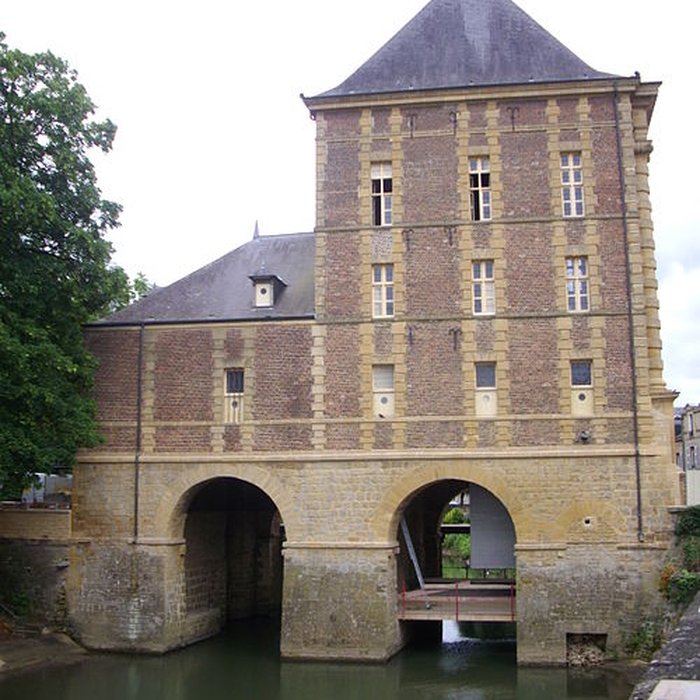 Photo de Vieux moulin, actuellement musées Rimbaud et de lArdenne
