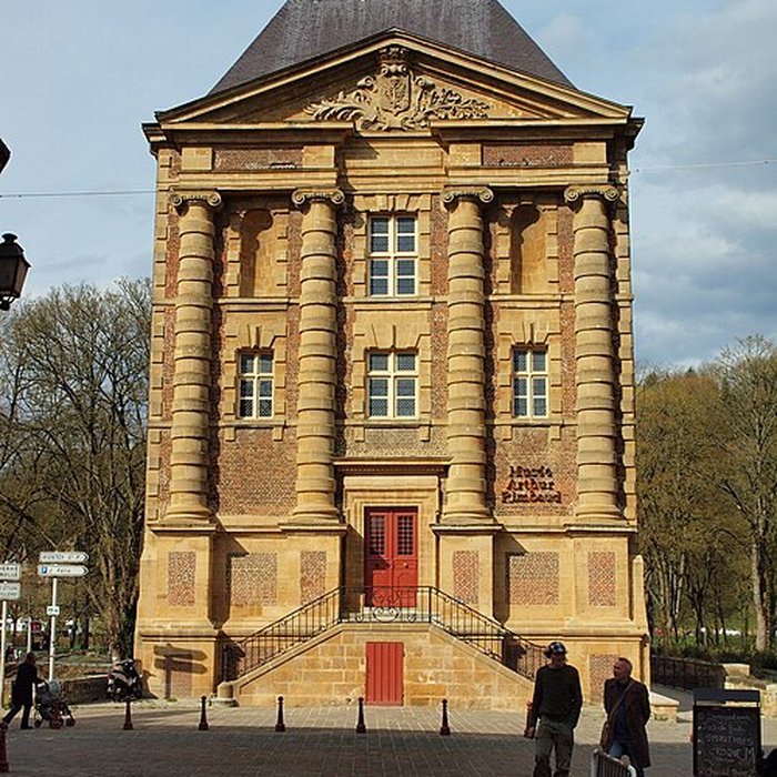 Photo de Vieux moulin, actuellement musées Rimbaud et de lArdenne