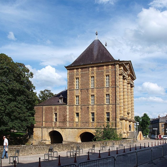 Photo de Vieux moulin, actuellement musées Rimbaud et de lArdenne