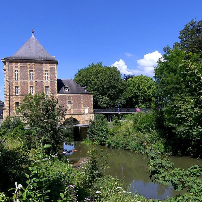 Photo de Vieux moulin, actuellement musées Rimbaud et de lArdenne