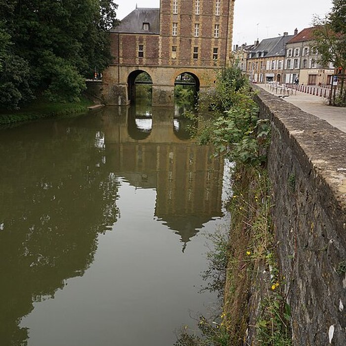 Photo de Vieux moulin, actuellement musées Rimbaud et de lArdenne