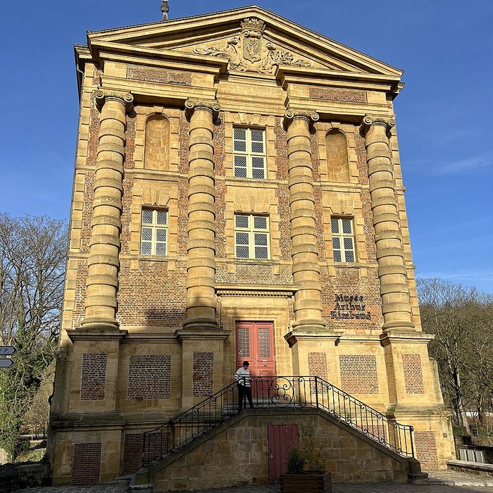 Photo de Vieux moulin, actuellement musées Rimbaud et de lArdenne