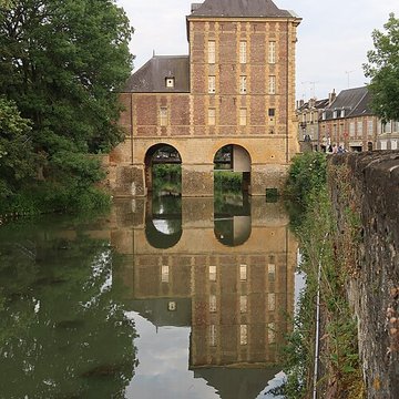 Vieux moulin, actuellement musées Rimbaud et de lArdenne