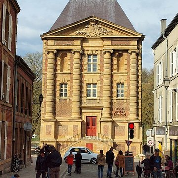 Vieux moulin, actuellement musées Rimbaud et de lArdenne