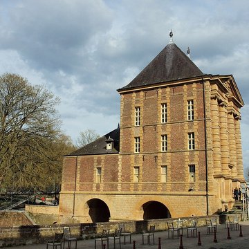 Vieux moulin, actuellement musées Rimbaud et de lArdenne