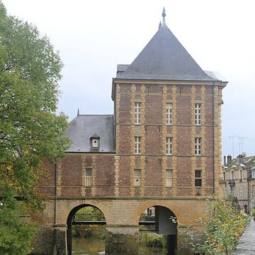 Vieux moulin, actuellement musées Rimbaud et de lArdenne