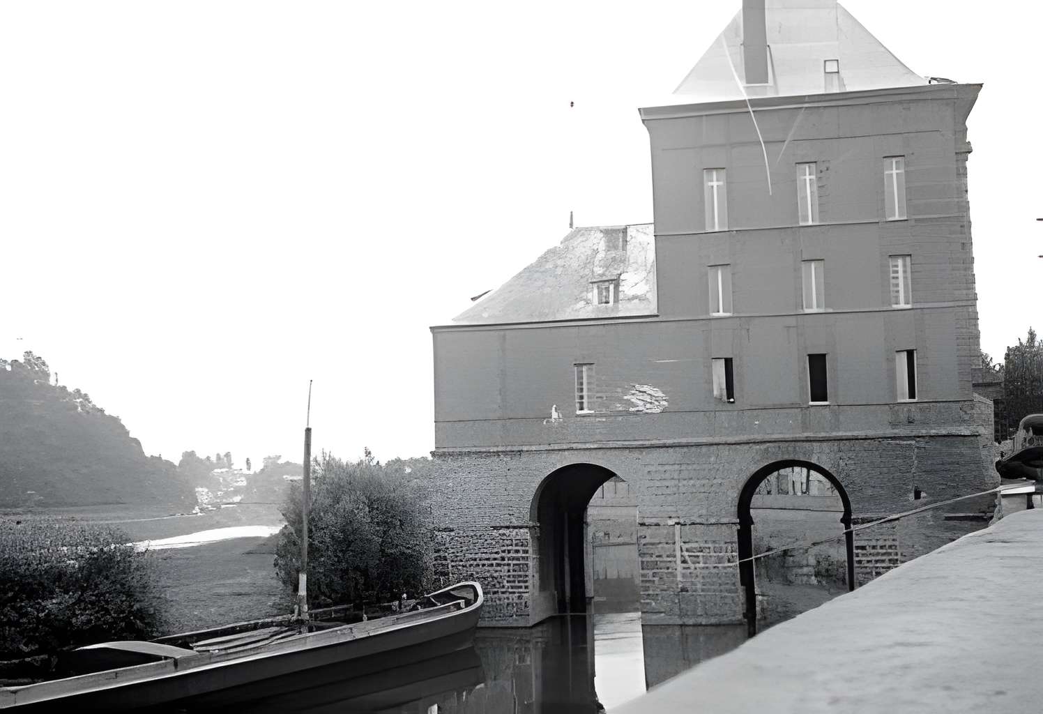 Vieux moulin, actuellement musées Rimbaud et de l'Ardenne
