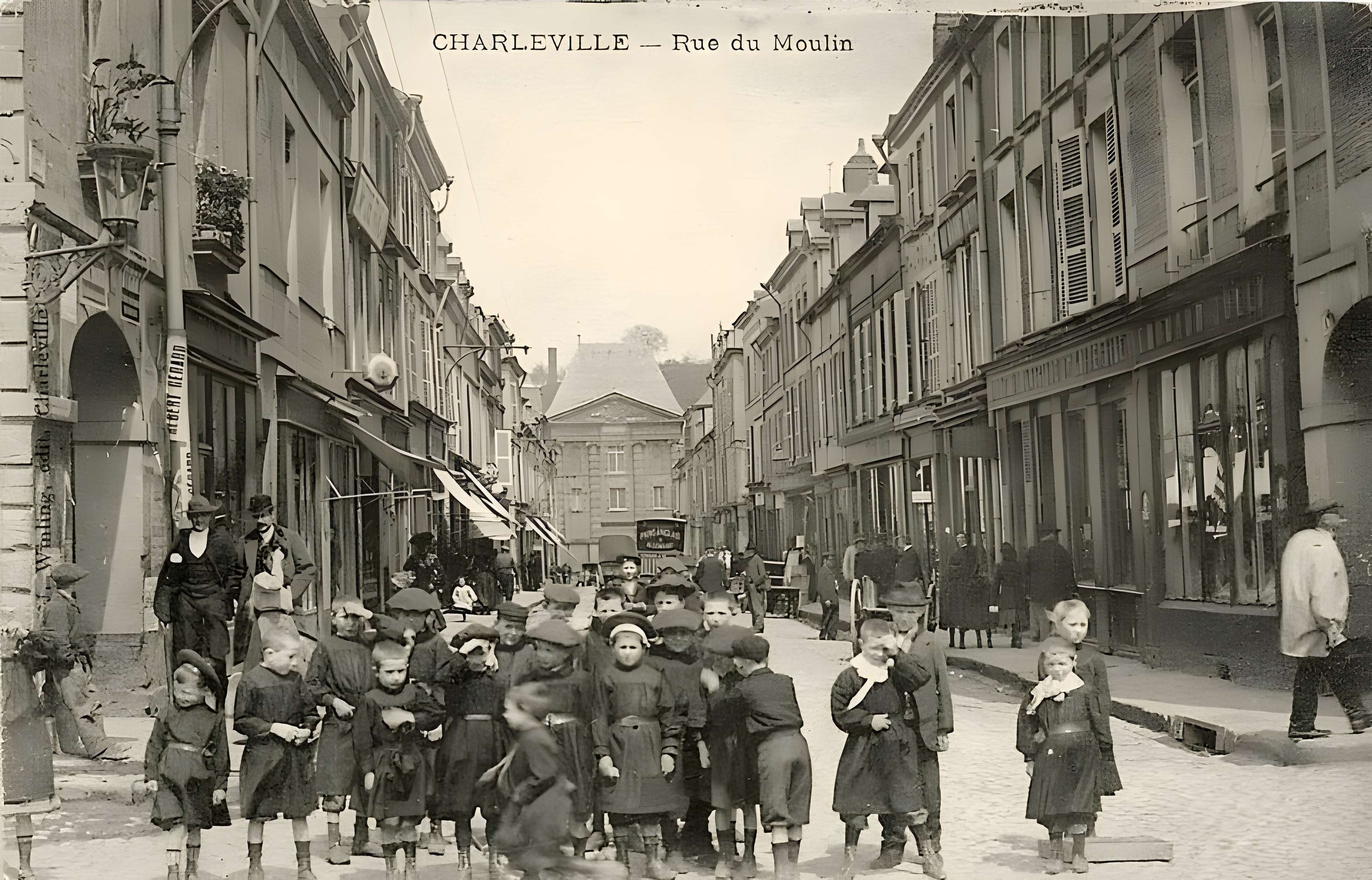 Vieux moulin, actuellement musées Rimbaud et de l'Ardenne