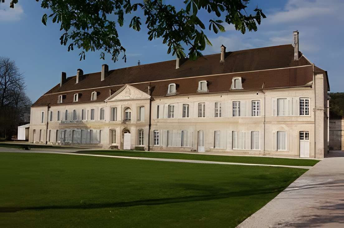 Centre d'art contemporain de l'Abbaye d'Auberive vue du jardin