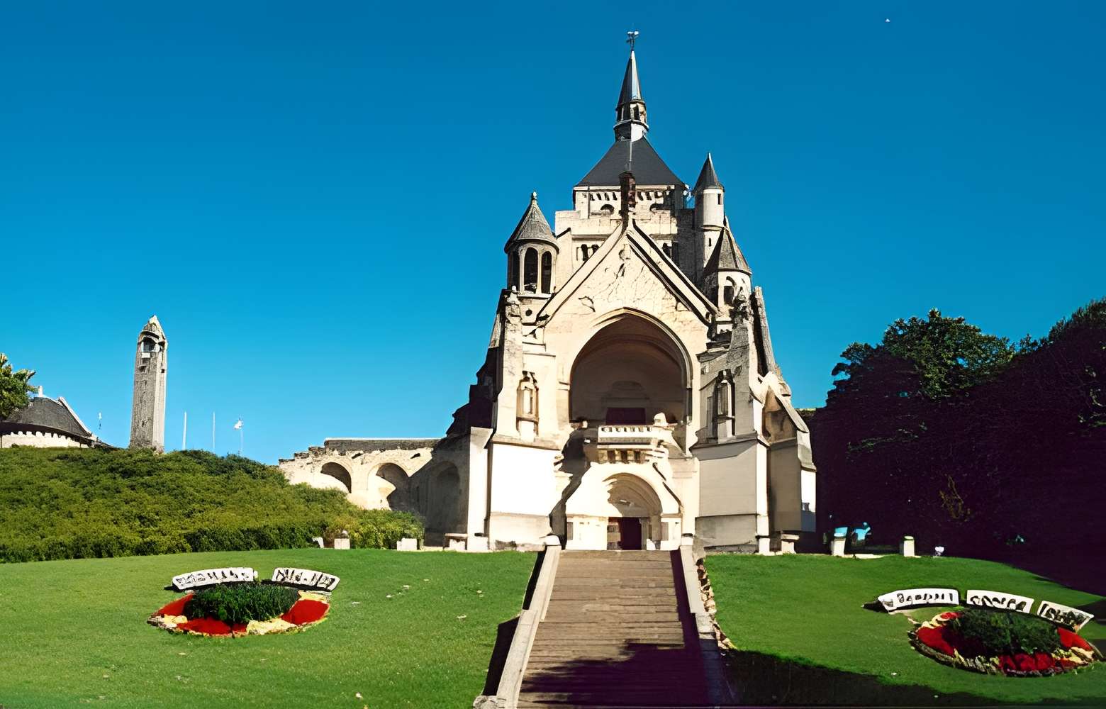Mémorial des battailles de la Marne de Dormans Façade du mémorial