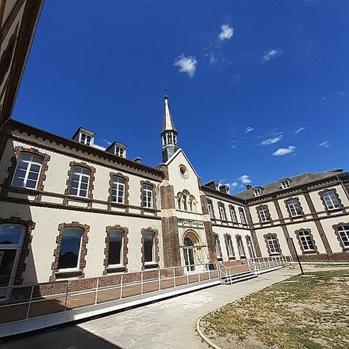 Photo de Musée du verre, de la pierre et du livre de Conches-en-Ouche