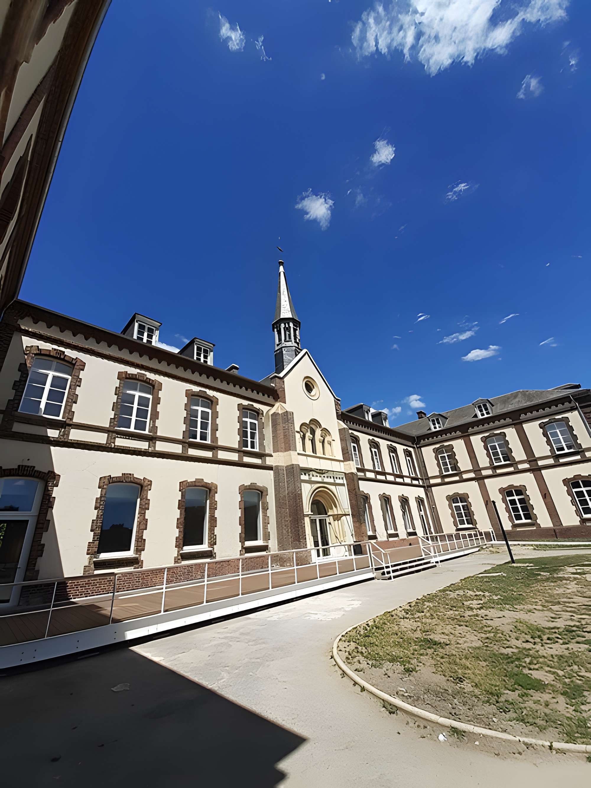 Musée du verre, de la pierre et du livre de Conches-en-Ouche