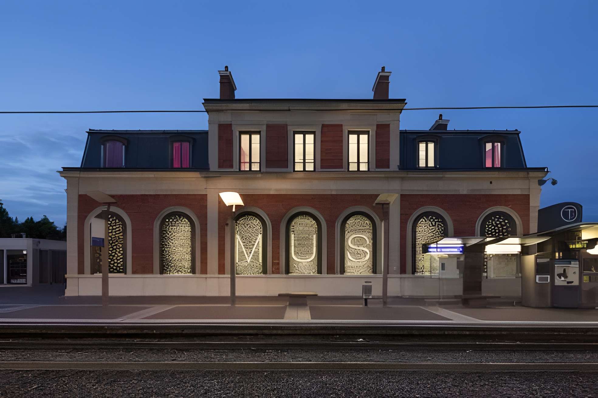 Musée d'Histoire Urbaine et Sociale de Suresnes Façade du musée