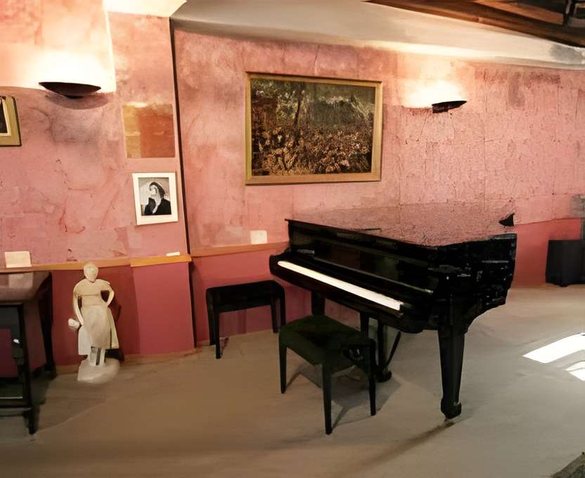 Musée de la maison de Claude-Debussy à Saint-Germain-en-Laye intérieur du musée