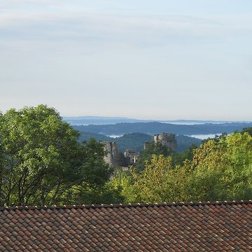 Château de Roussillon à Saint-Pierre-Lafeuille