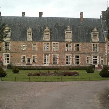Château de Saint-Amand-en-Puisaye