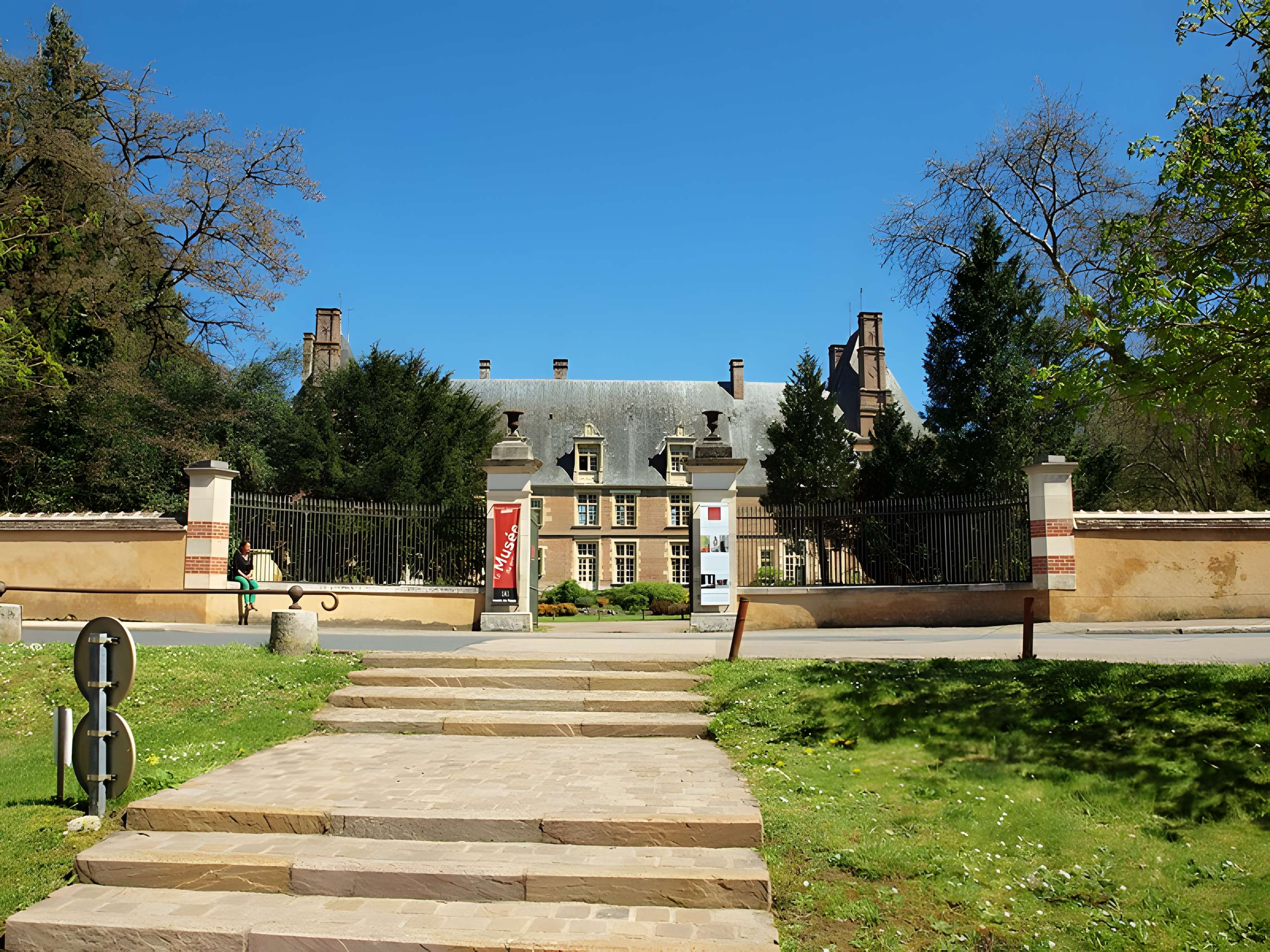 Château de Saint-Amand-en-Puisaye
