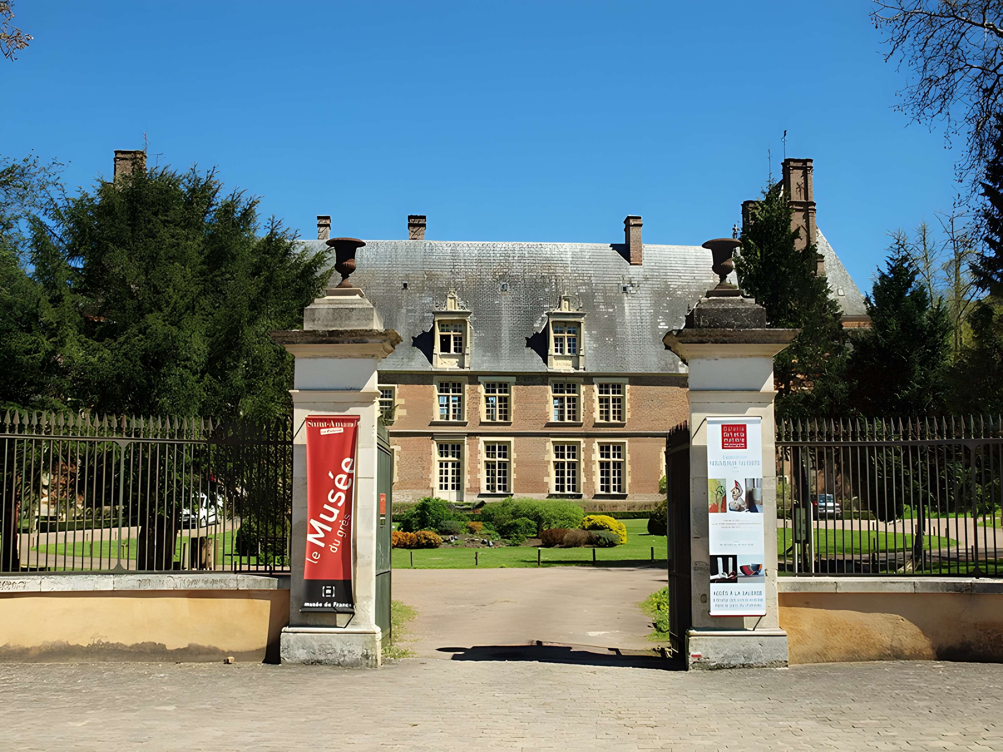 Château de Saint-Amand-en-Puisaye