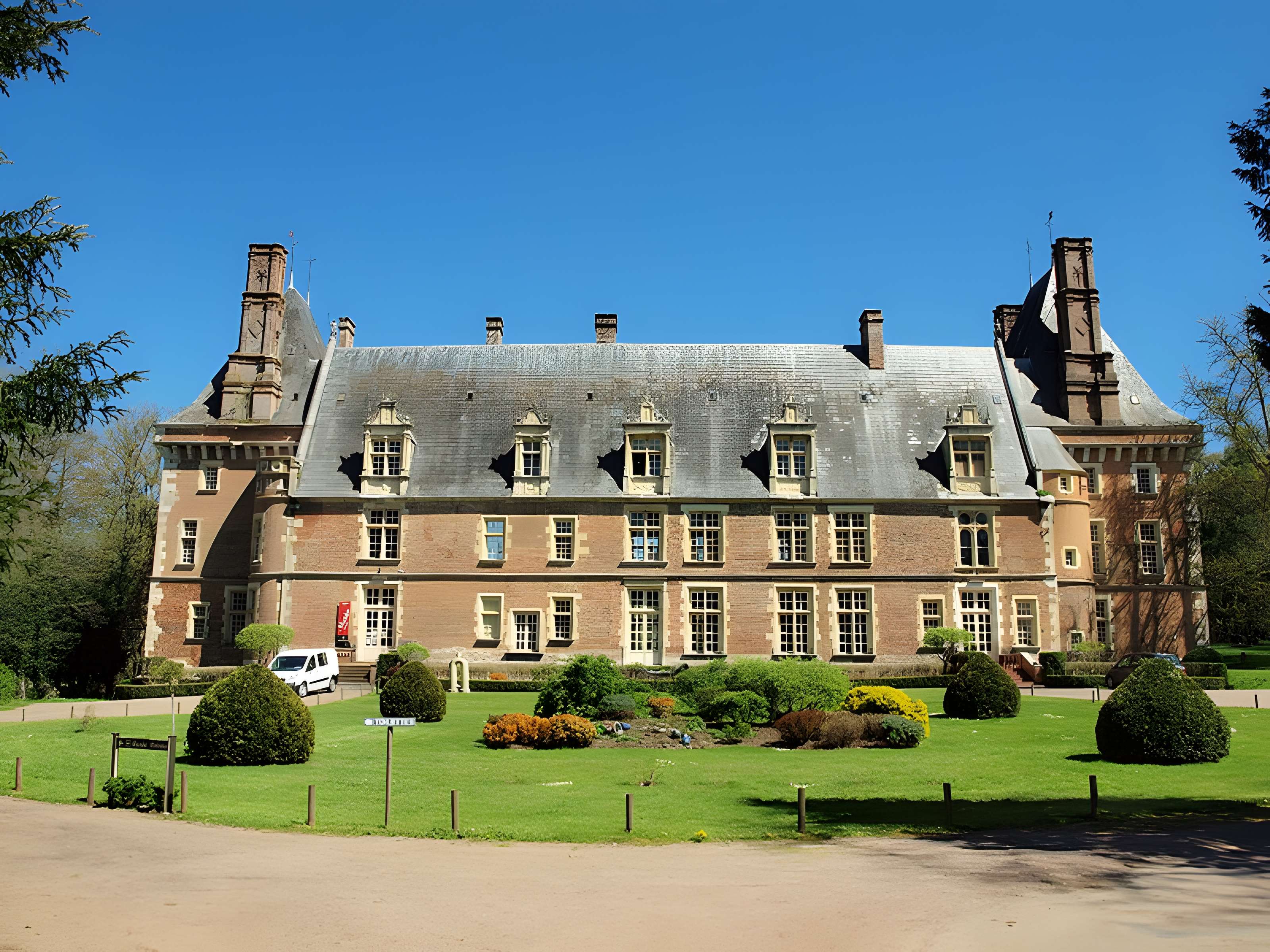Château de Saint-Amand-en-Puisaye