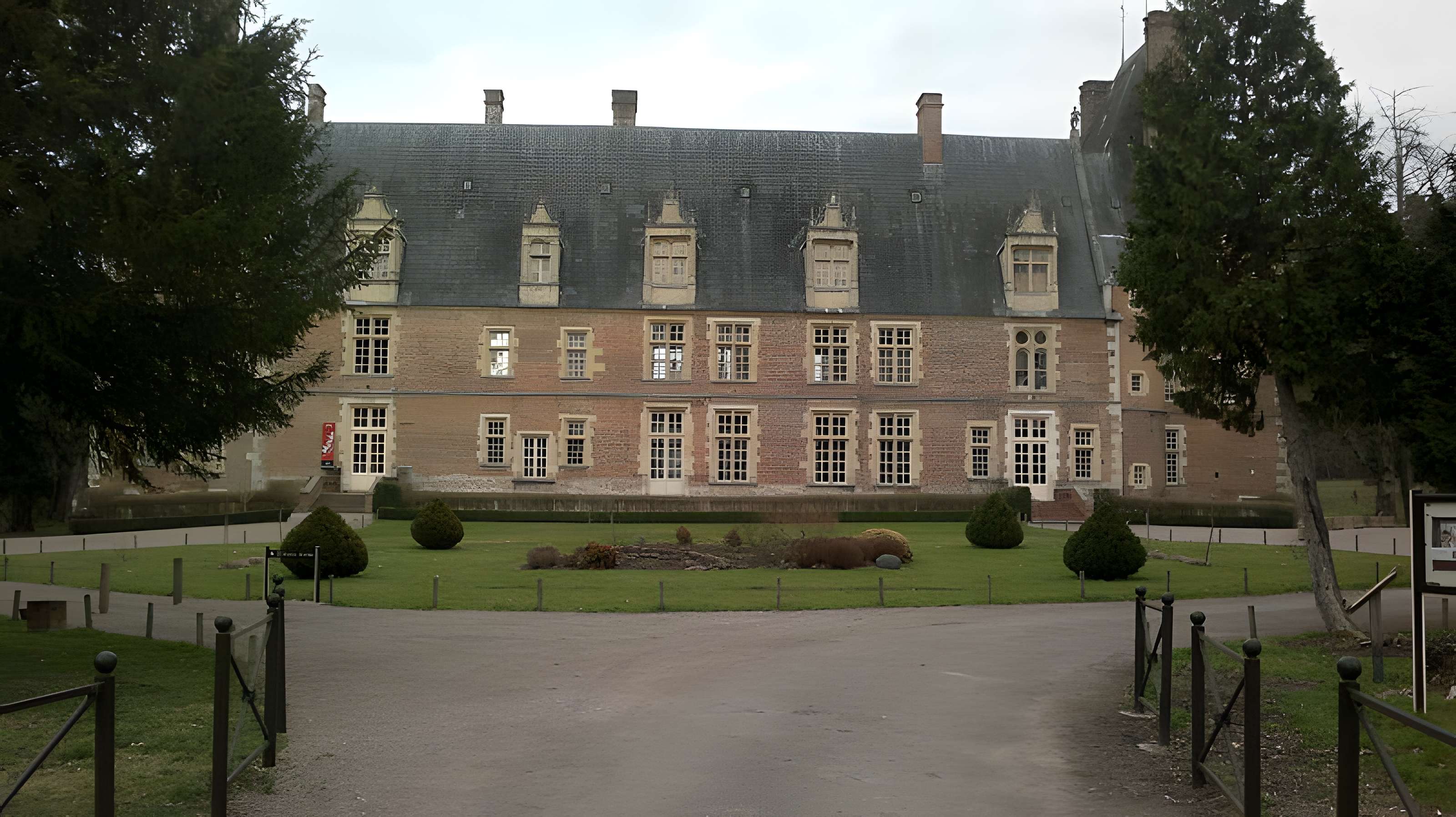 Château de Saint-Amand-en-Puisaye