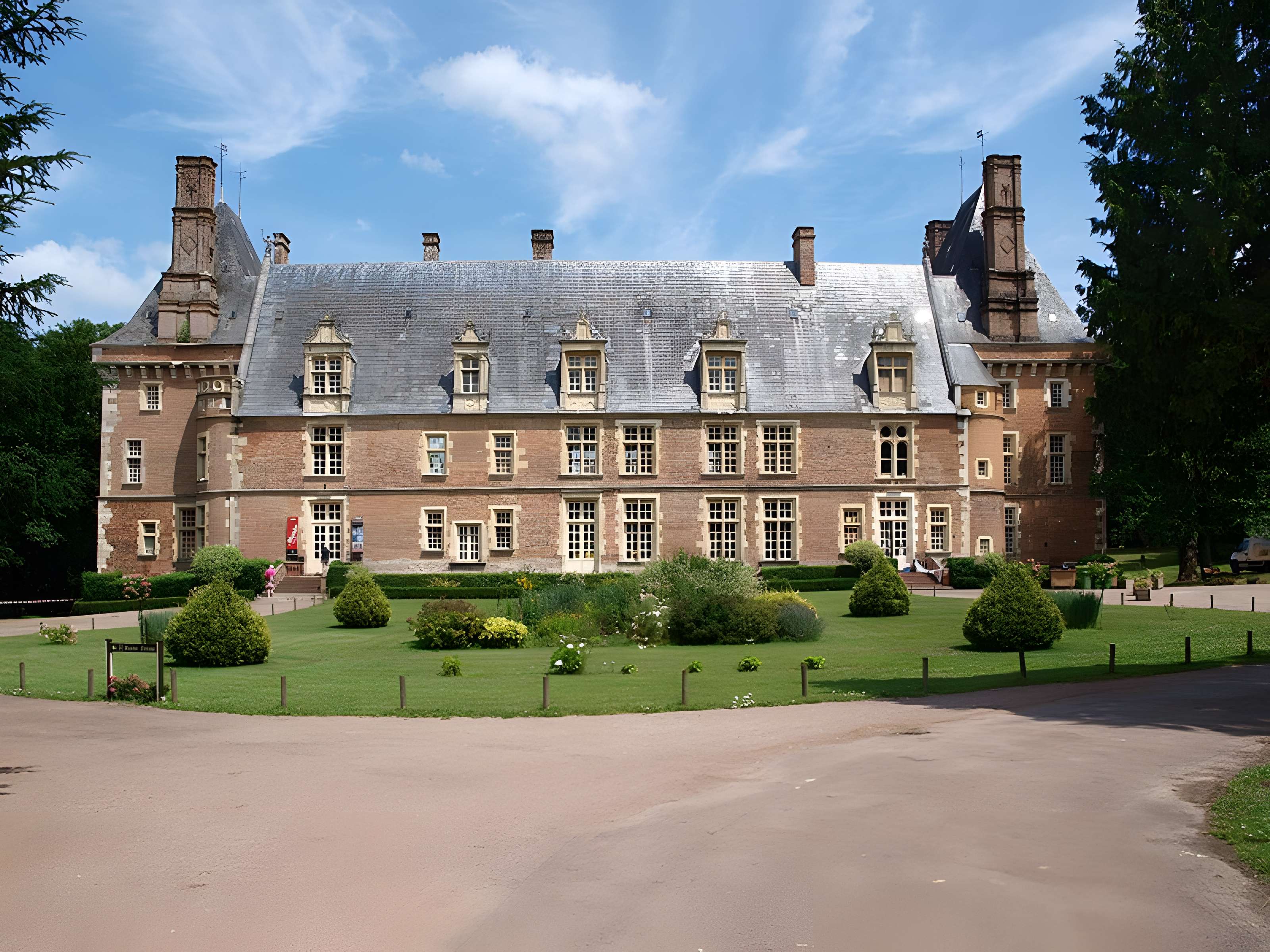 Château de Saint-Amand-en-Puisaye