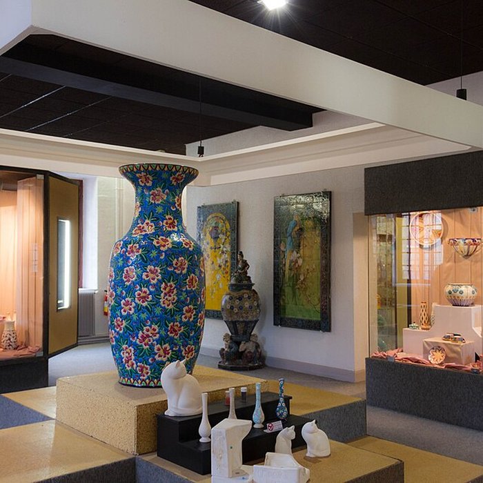 Photo de Musée municipal des émaux et faïences