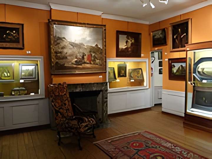 Musée Charles-de-Bruyères à Remiremont intérieur du musée