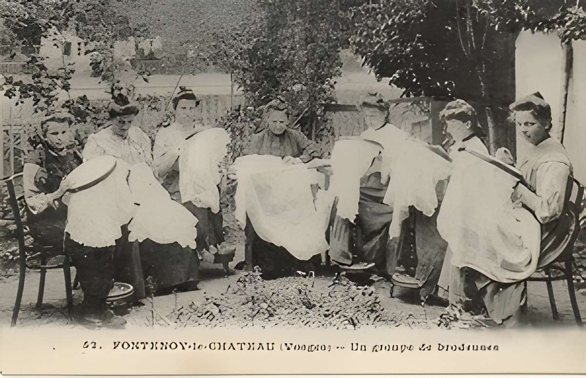 Musée de la Broderie de Fontenoy-le-Château Carte postale