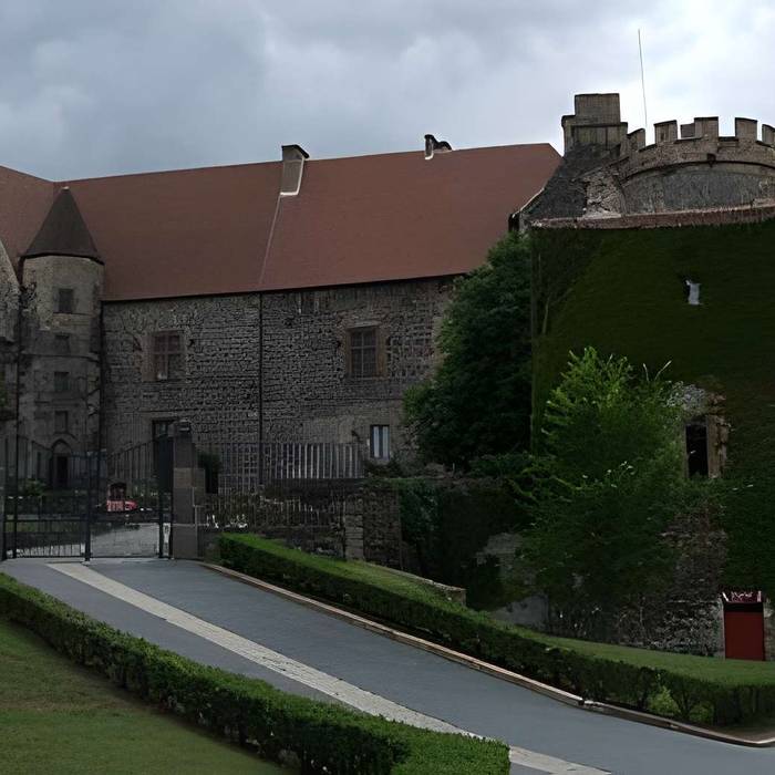 Photo de Château de Saint-Saturnin en el Puy-de-Dôme