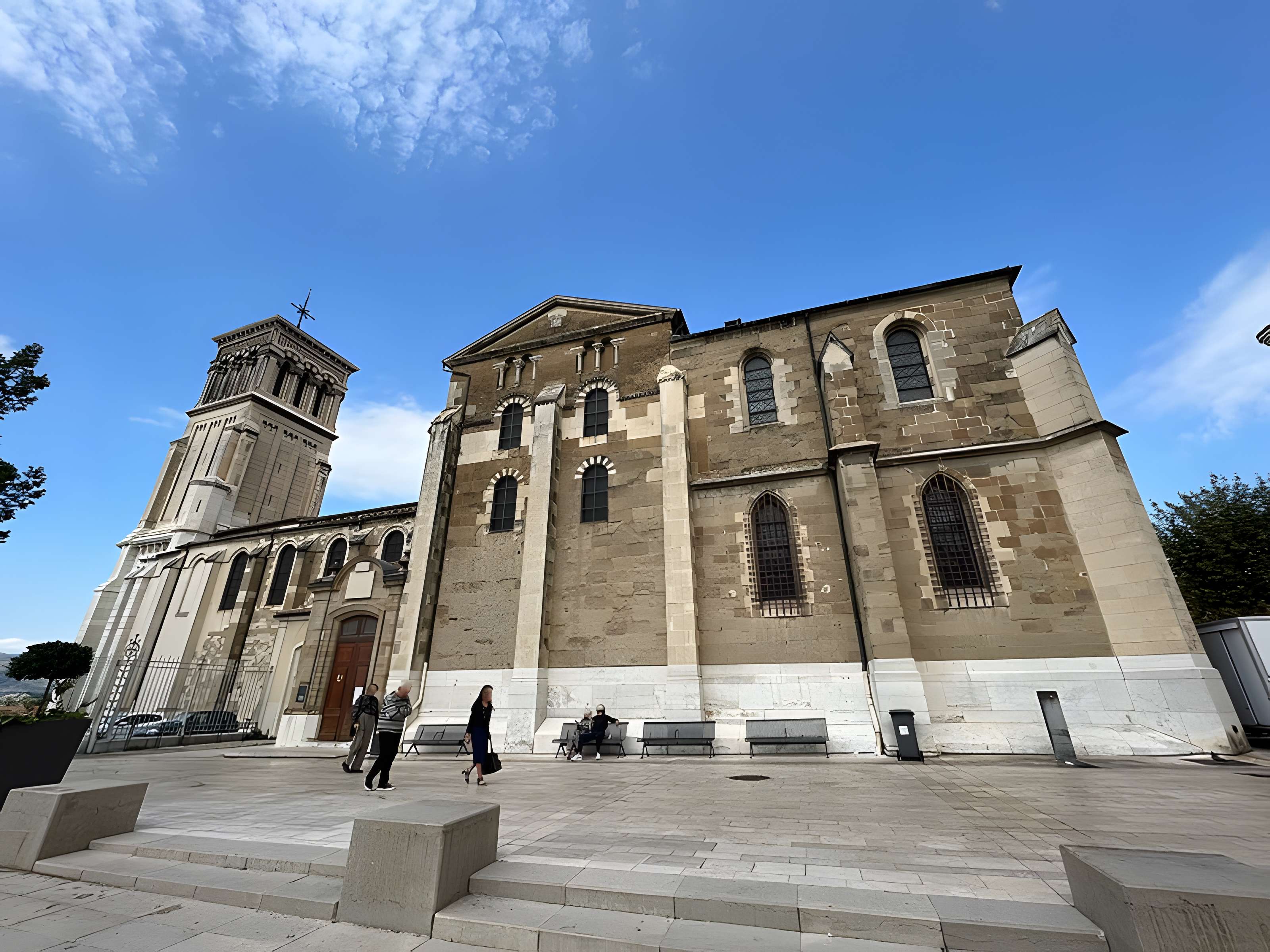 Cathédrale Saint-Apollinaire de Valence