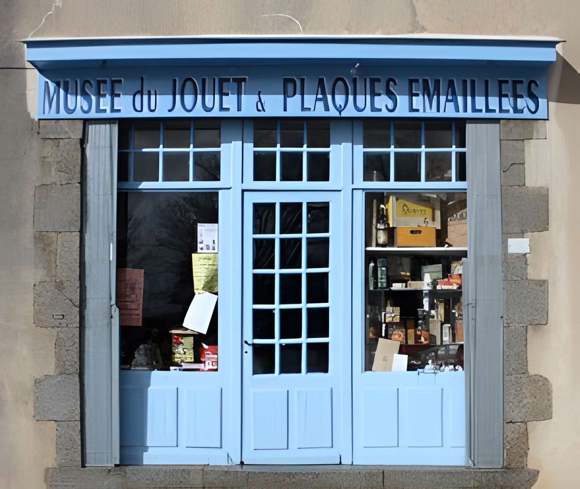 Musée du jouet et de la plaque émaillée de Sainte-Suzanne 