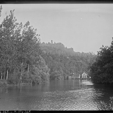 Château de Scey également sur commune de Chassagne-Saint-Denis