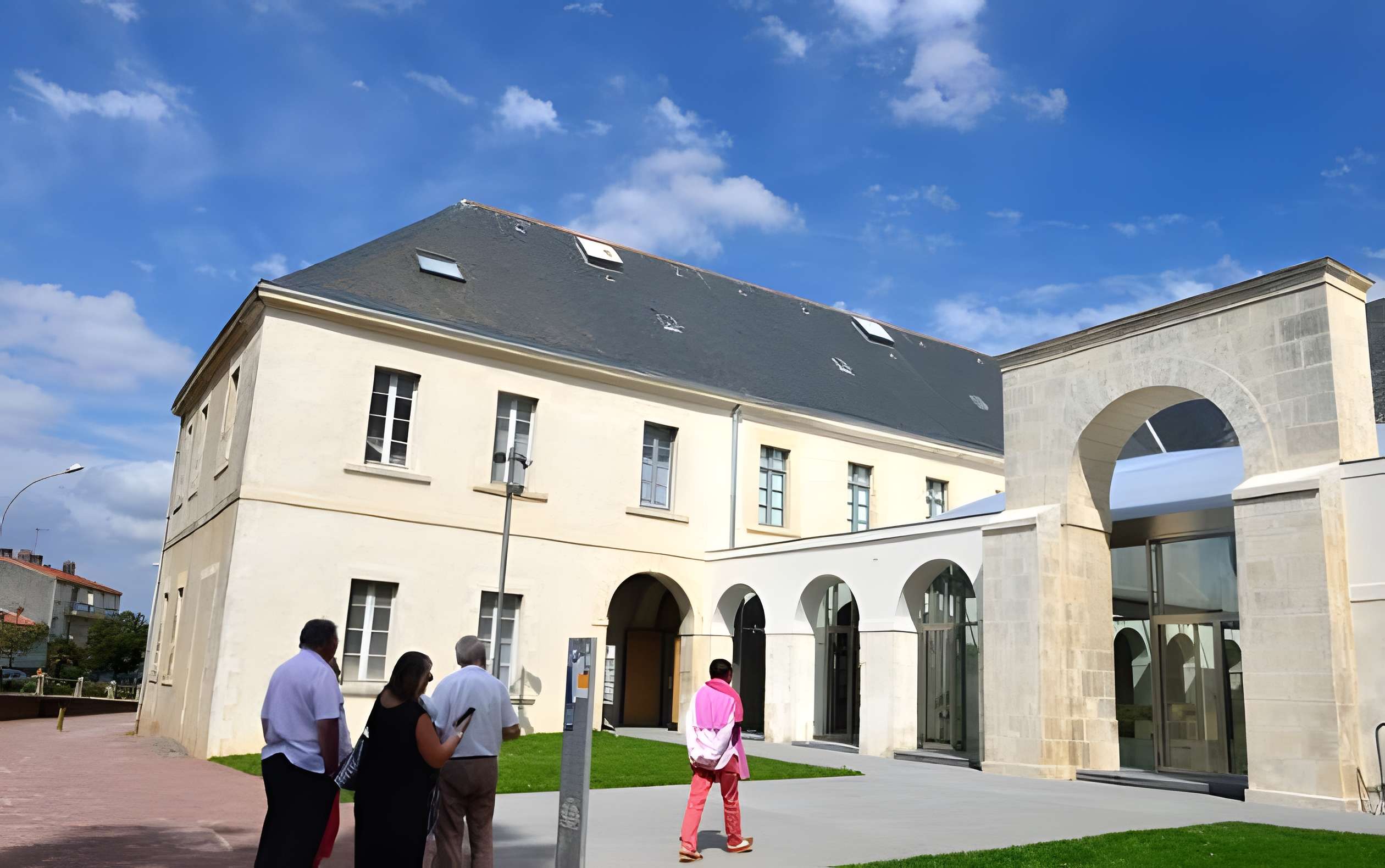 Musée de l'Abbaye Sainte-Croix aux Sables-d'Olonne extérieur
