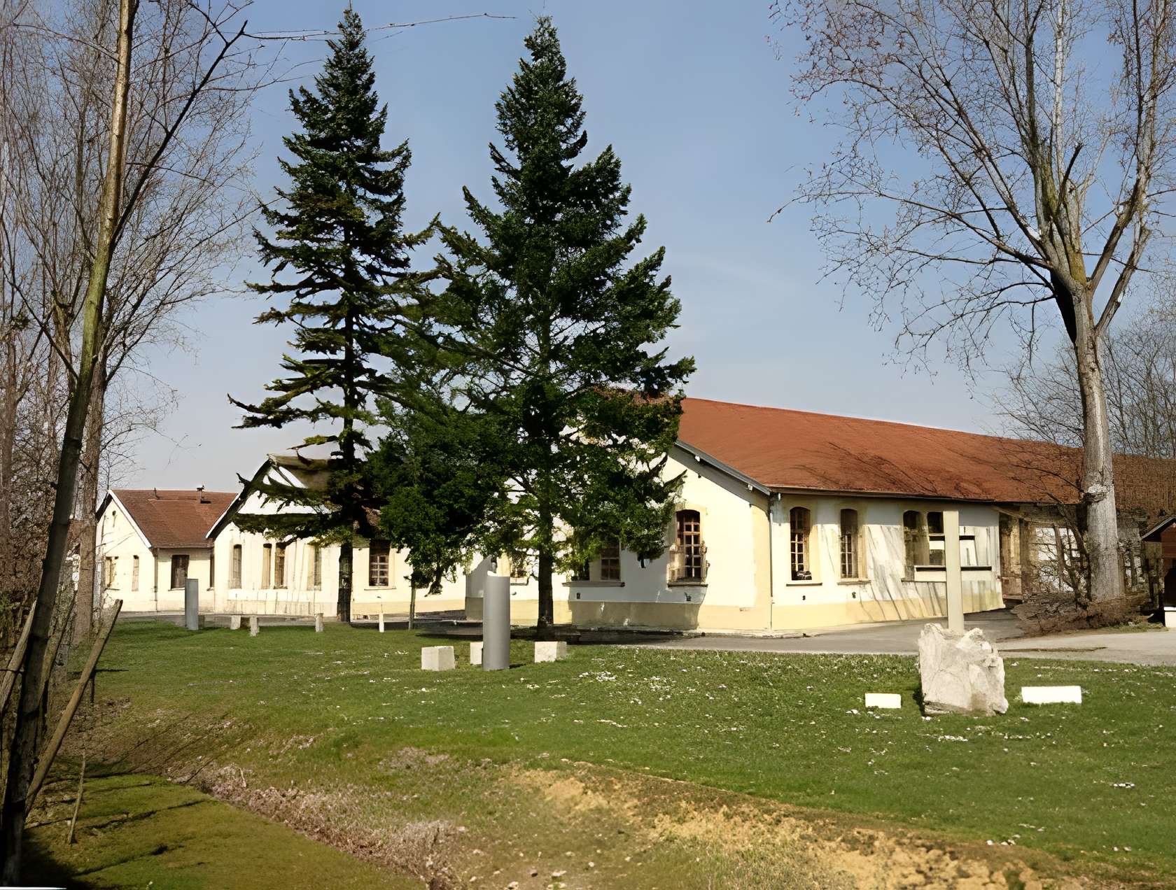 Camp de Royallieu Mémorial de l'internement et de la déportation Baraques du camp.