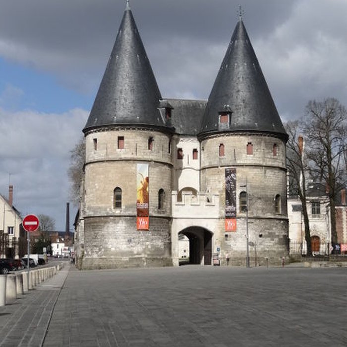 Photo de Ancien palais épiscopal, ancien palais de justice, actuellement musée départemental de lOise